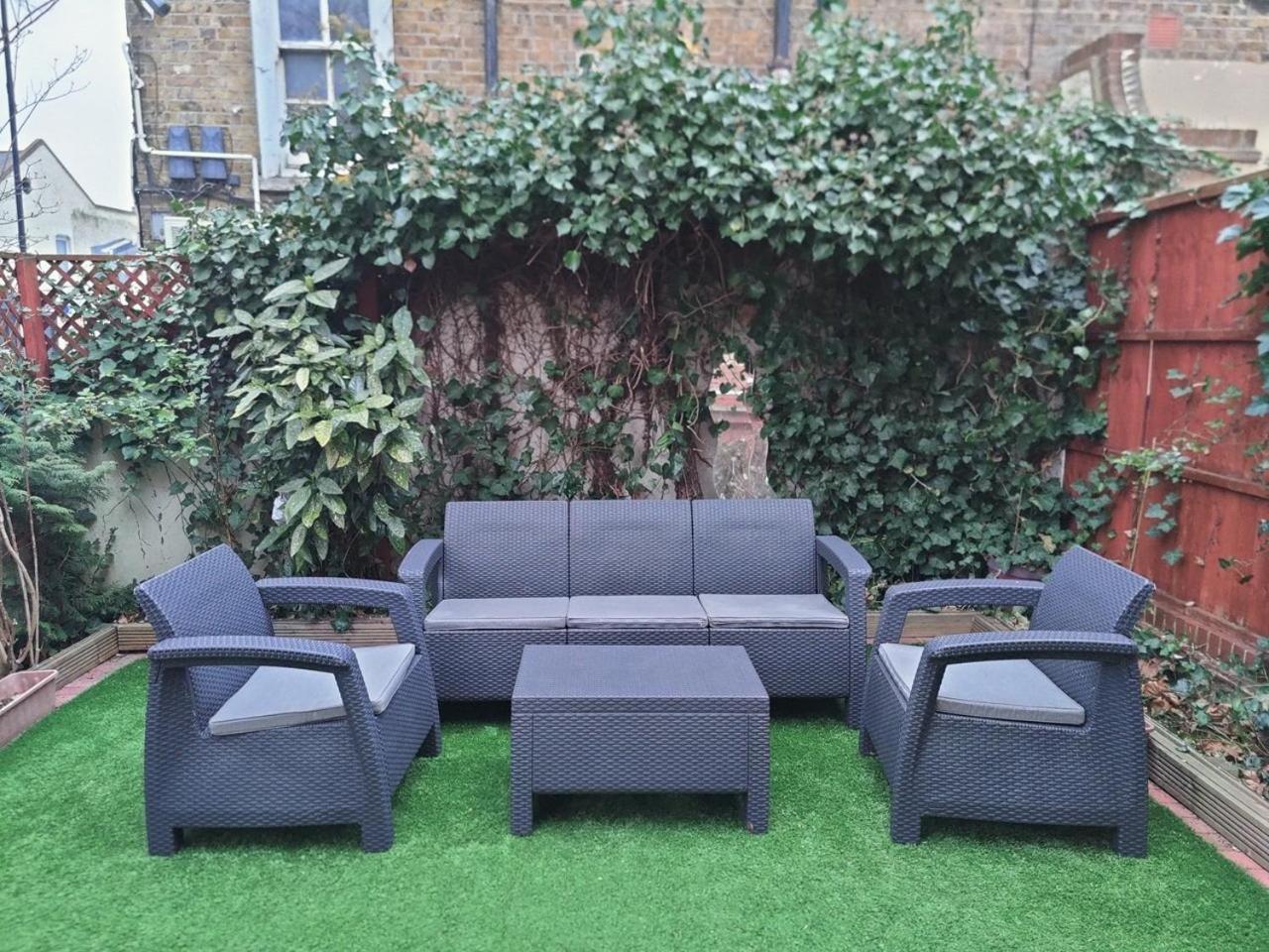 London Stratford - Spacious 2 Bed Flat With Secured Parking & Private Garden エクステリア 写真
