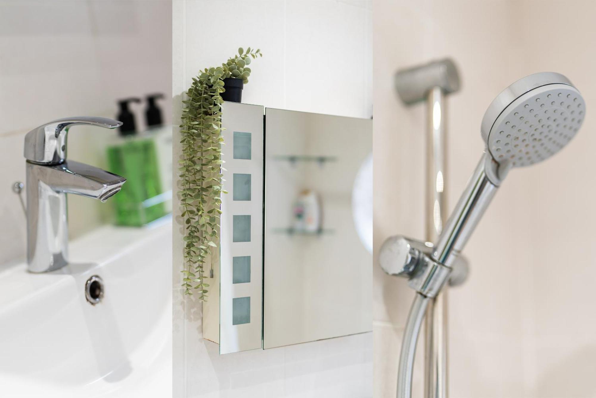London Stratford - Spacious 2 Bed Flat With Secured Parking & Private Garden エクステリア 写真