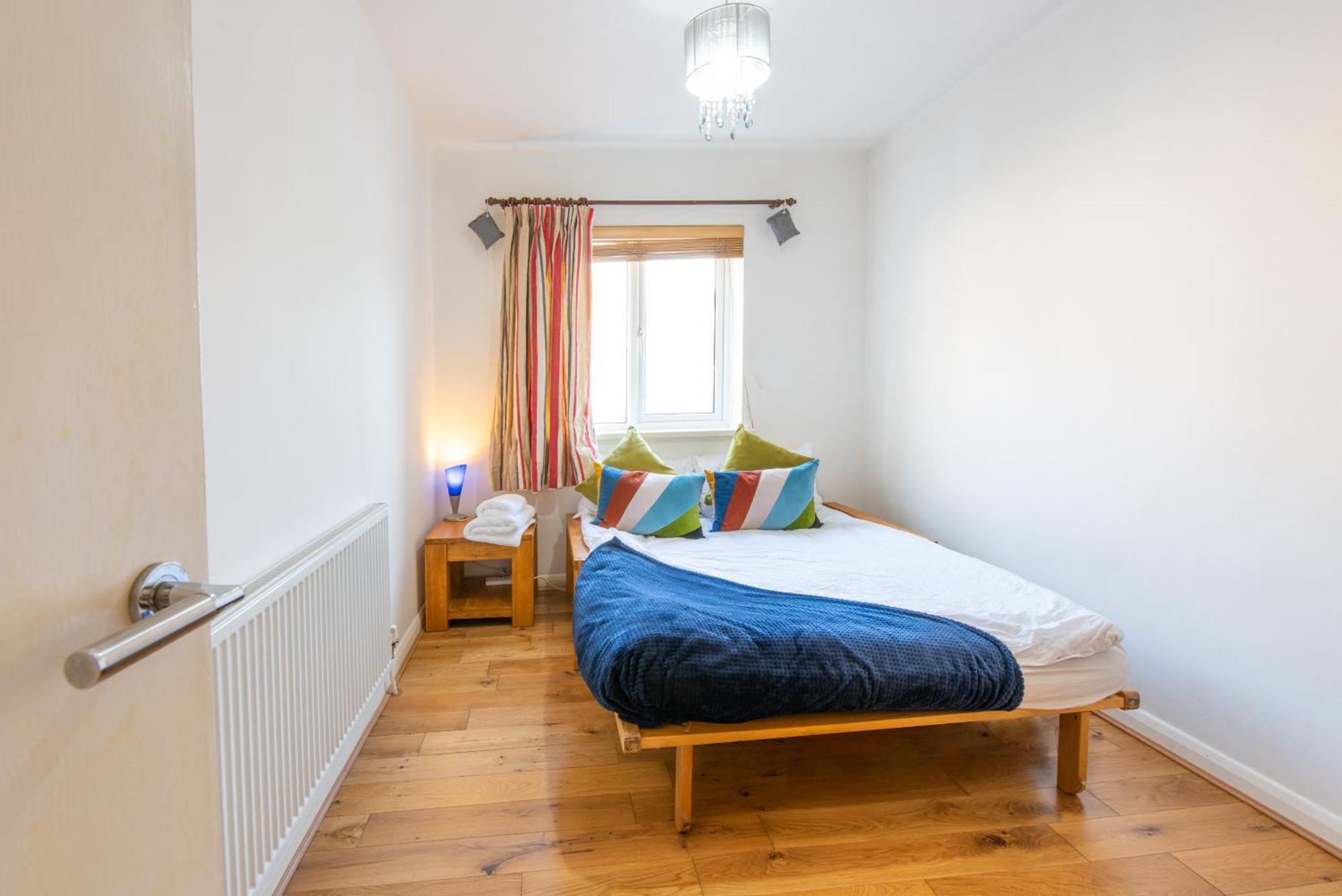 London Stratford - Spacious 2 Bed Flat With Secured Parking & Private Garden エクステリア 写真