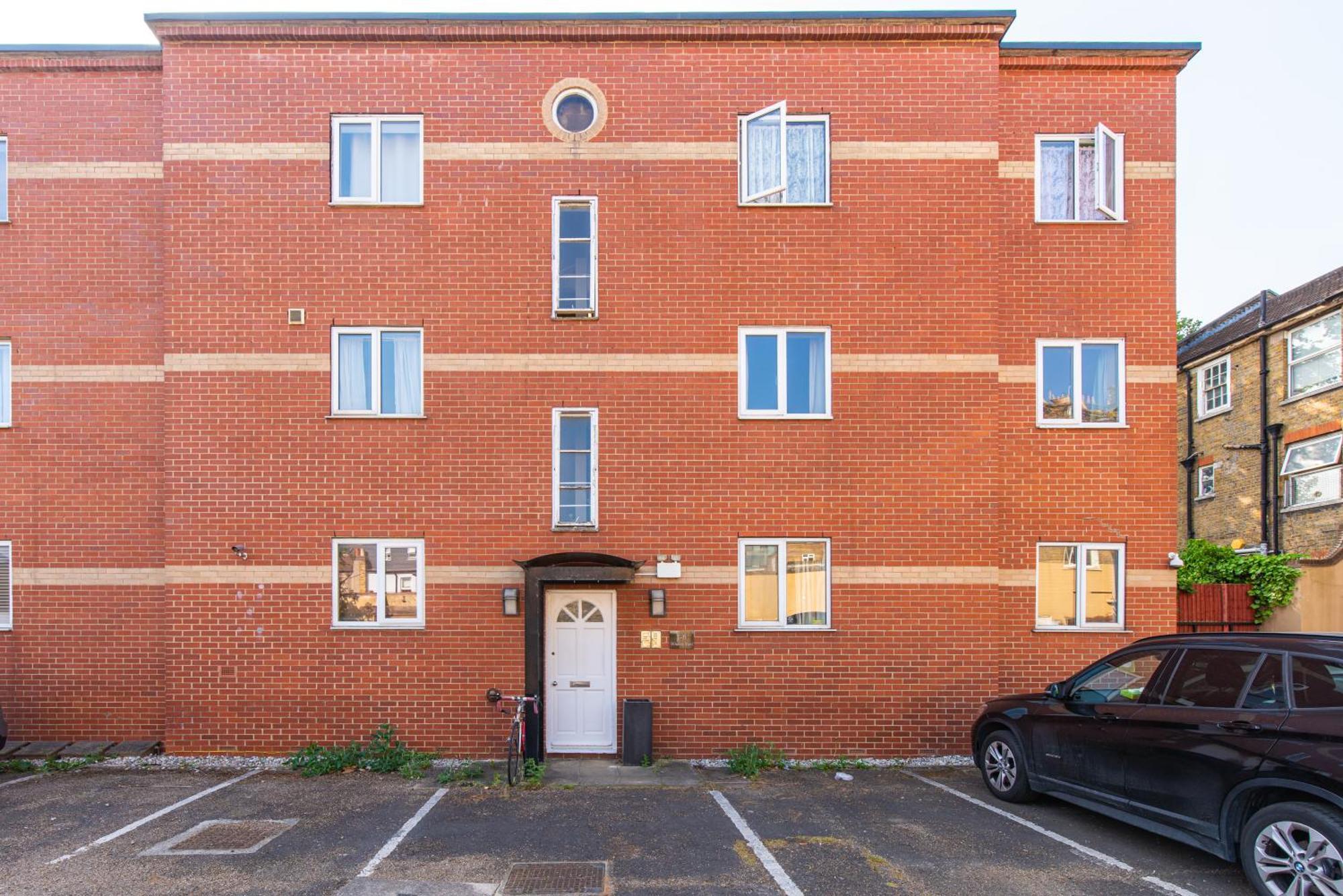 London Stratford - Spacious 2 Bed Flat With Secured Parking & Private Garden エクステリア 写真